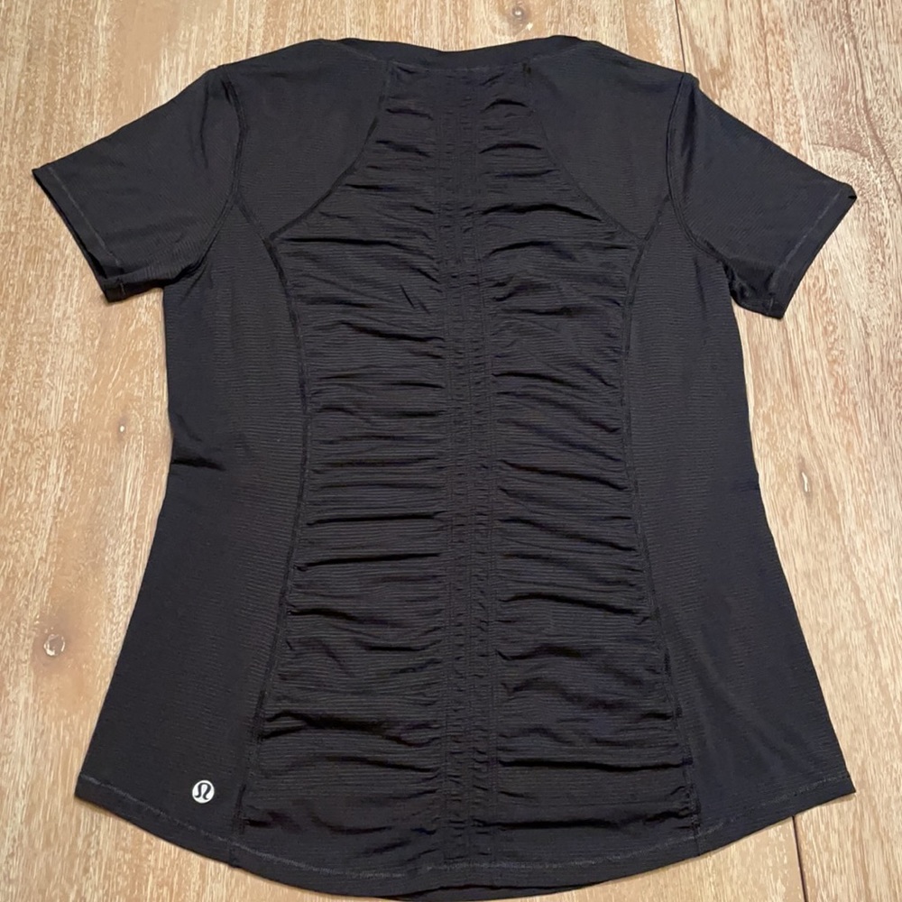 Lululemon Runner Up Short Sleeve Tee Size 8 - Picture 4 of 7